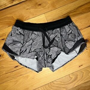 Lululemon Hotty Hot shorts dottie tribe black and white size 8